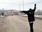 ZİNCİR TAKMA - Suşehri’nde Trafik Ekipleri Zincir Kontrolü Yaptı