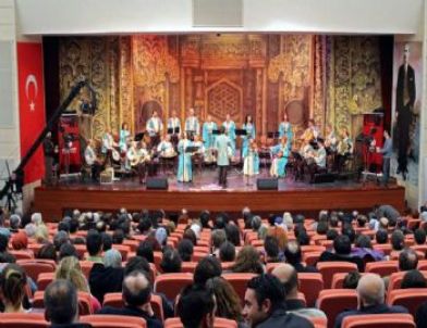Türk Dünyasını Yaşatan Ezgiler Konseri Gönülleri Fethetti