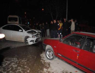 Amasya’da 2 Otomobil Çarpıştı: 1 Ölü, 7 Yaralı