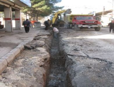 Araban İlçesinde Elektrik Hatları Yer Altına Alınıyor