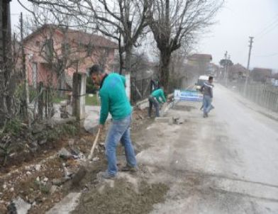 Derbent’te Kaldırım Düzenleme Çalışmaları Devam Ediyor