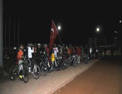 Mersin'in Kurtuluşunu Bisiklet Turu Atarak Kutladılar