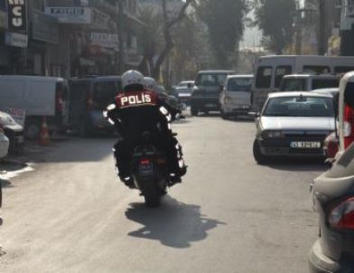 İzmir Polisi Kelepçeli Çocukları Aradı