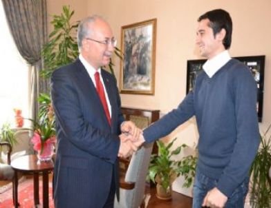 Protez Bacağına Kavuşan Uyar’dan Vali Daşöz’e Ziyaret