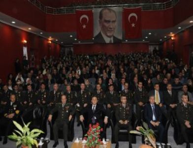 Vali Kızılcık, Kısa Dönem Askerlerin Yemin Törenine Katıldı