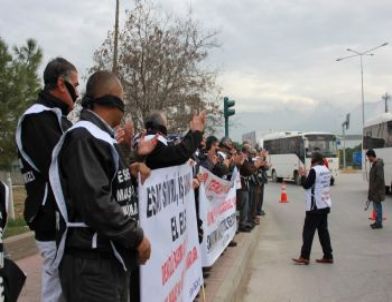 Deba İşçilerinden Sessiz Eylem
