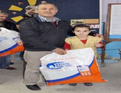 Kimse Yok Mu'nun Gönüllü Öğretmenleri Köy Okulunda Çocukları Sevindirdi