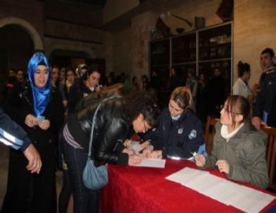 Nüfus Kayıtlarını Nevşehir’e Aldıran Üniversite Öğrencilerine Hediye