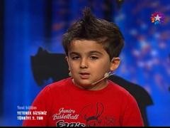 En sempatik minik yetenek yine herkesi gülmekten kırdı geçirdi