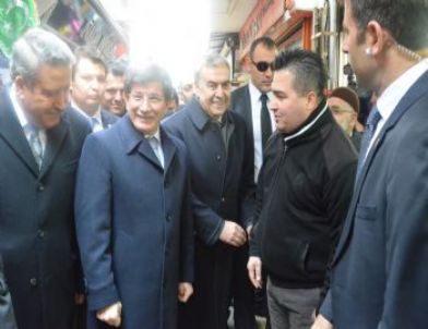 Dışişleri Bakanı Ahmet Davutoğlu Kemeraltı Çarsını Gezdi