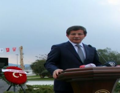 Dışişleri Bakanı, İzmir Polisine Teşekkür Etti