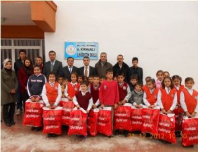 Yeşilder'den Öğrencilere Kıyafet Yardımı