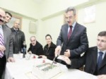HIZMET İŞ SENDIKASı - Belediye İşçilerinden Başkan'a Sürpriz Doğum Günü Kutlaması