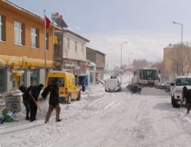 Çıldır’da Kar Temizliği Başladı