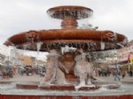 BUZ SARKITLARI - Kar Yağışının Kısa Sürdüğü Edirne'de Dondurucu Soğuk Hakim