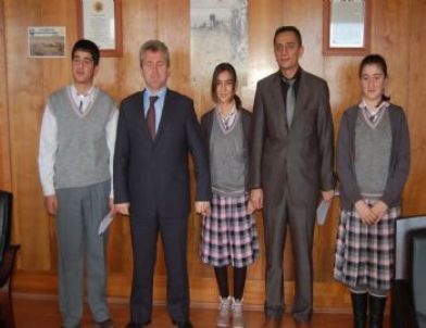 Öğrenciler Gazete Çıkarıyor