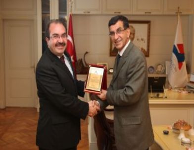 Rektör Prof. Dr. Aslan’dan Türkiye İş Kurumu İl Müdürü Koç’a Teşekkür Plaketi