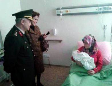 Adanalı Şehidin Eşi Doğum Yaptı