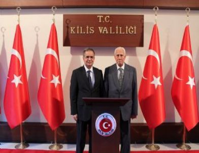 Eski Başkandan Vali Tapsız’a Ziyaret