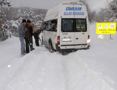 Okula Gitmek İsteyen Öğrencilerin Yol Çilesi