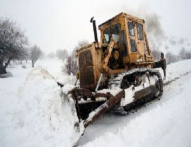 Tekman'da Kar ve Tipi 56 Köy ve 58 Mezra Yolunu Ulaşıma Kapattı