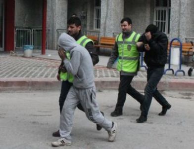 Yardım Kutusundaki 8 Lirayı Çaldılar