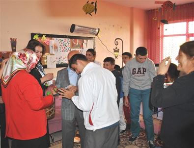 Ak Parti'den Rehabilitasyon Merkezi'ne Ziyaret