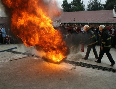 Düzce'de Öğrenciler Yangın Tatbikatı Yaptı