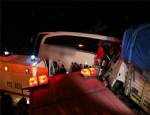 Yolcu otobüsü Tır ile çarpıştı : 2 ölü 35 yaralı
