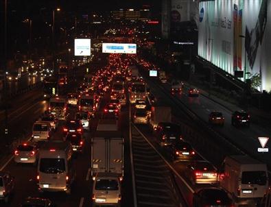 Bayram Yolculuğu İstanbul Trafiğini Felç Etti
