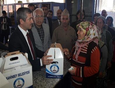 Uşşaki Vakfı 350 Aileye Kurban Öncesinde Et Dağıtımı Yaptı