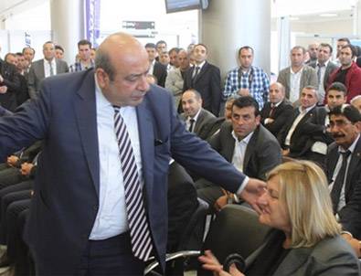 Valiye kızan Hasip Kaplan töreni terk etti