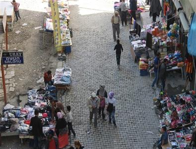 Hakkari'de Bayram Pazarı Kuruldu