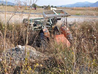 Kırkağaç'ta Traktör Şarampole Yuvarlandı
