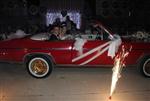 GELİN ARABASI - Gelin ve Damat Salona Otomobille Girdi