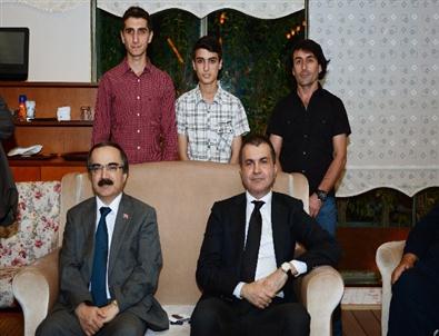 Bakan Çelik, Üniversiteyi Kazanan Garsonlarla Bir Araya Geldi