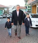 Başkan Karaosmanoğlu Çocukları Sevindirdi