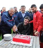 Samsunspor Başkanı Emin Kar'a Duygulandıran Yaş Günü