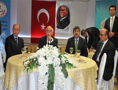 Bakan Avcı Öğretmenlerin Bayramını Kutladı