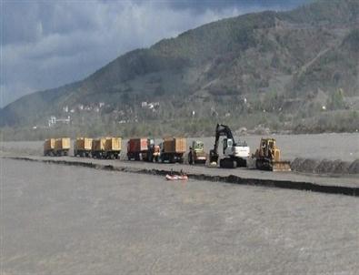 Çaycuma’da İş Makinalarını Kurtarma Operasyonu