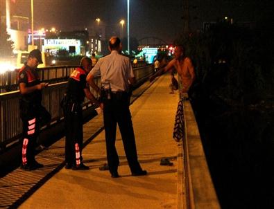 Gazetecilerle Röportaj Yapınca İntihardan Vazgeçti