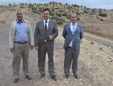 Kula'da Köylere 500 Kamyon Kilitli Beton Parke Taşı Gönderildi