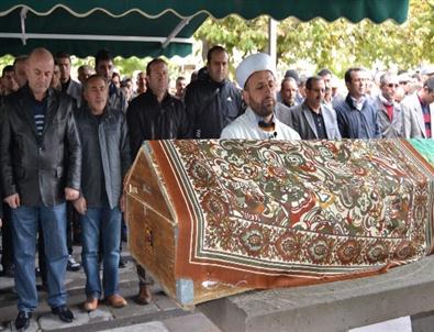 Gazeteci Saim Yıldız’ın Annesi Toprağa Verildi