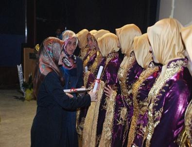 Mezun Olan Hafızlar Taçlarını Giydi