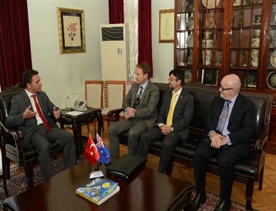 Avustralya’dan İpekböceği’ne Övgü