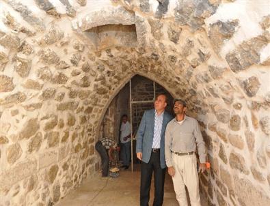 Başkan Ayanğlu 500 Yıllık Çeşmenin Restorasyon Çalışmalarını İnceledi