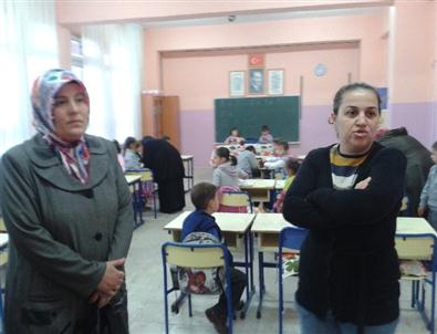 (özel Haber) Bebeğini Aç Bırakan Öğretmenin Okula Geç Geldiğini Veliler Böyle Belgeledi