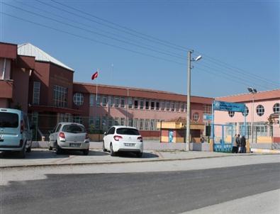 Veliler Öğretmenden Şikayetçi