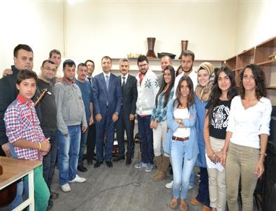 'Çiçeğin Başkenti' Bayındır'da Vali Toprak Coşkusu