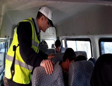 Suşehri’nde Okul Servis Minibüslerine Sıkı Denetim